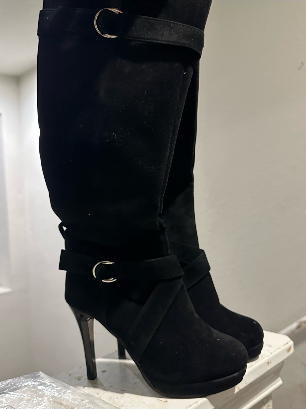 Black Suede Knee-High Stiletto Boots - Elegant Women's Fashion